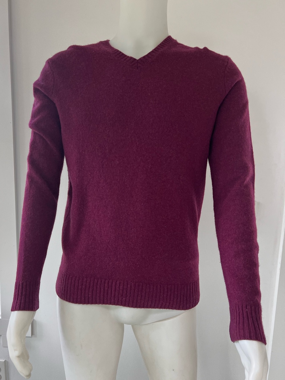 Black Brown 100% Lambswool V-Neck Sweater Men’s Medium Pullover timeless style